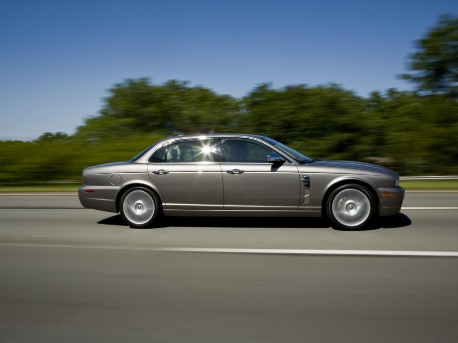  Jaguar XJ Vanden Plas 2008 года  (фото 2 из 6)